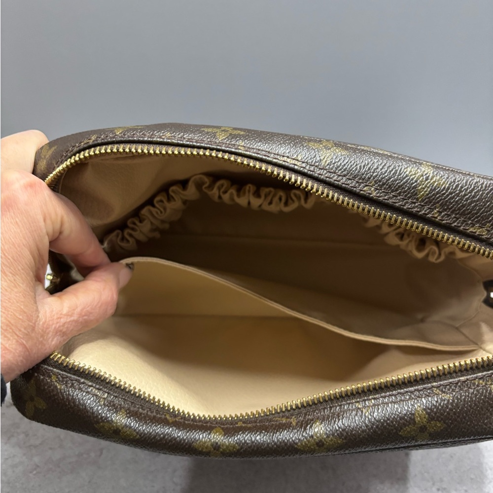Louis Vuitton Monogram VINTAGE Trousse 23 - Picture 15 of 15